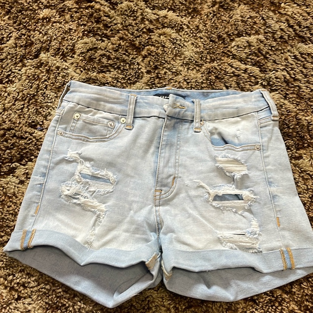 Aeropostale size 6 high rise CURVY light wash distressed jean shorts